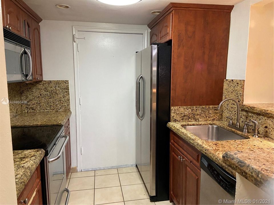 Recently Rented: $1,300 (2 beds, 1 baths, 845 Square Feet)