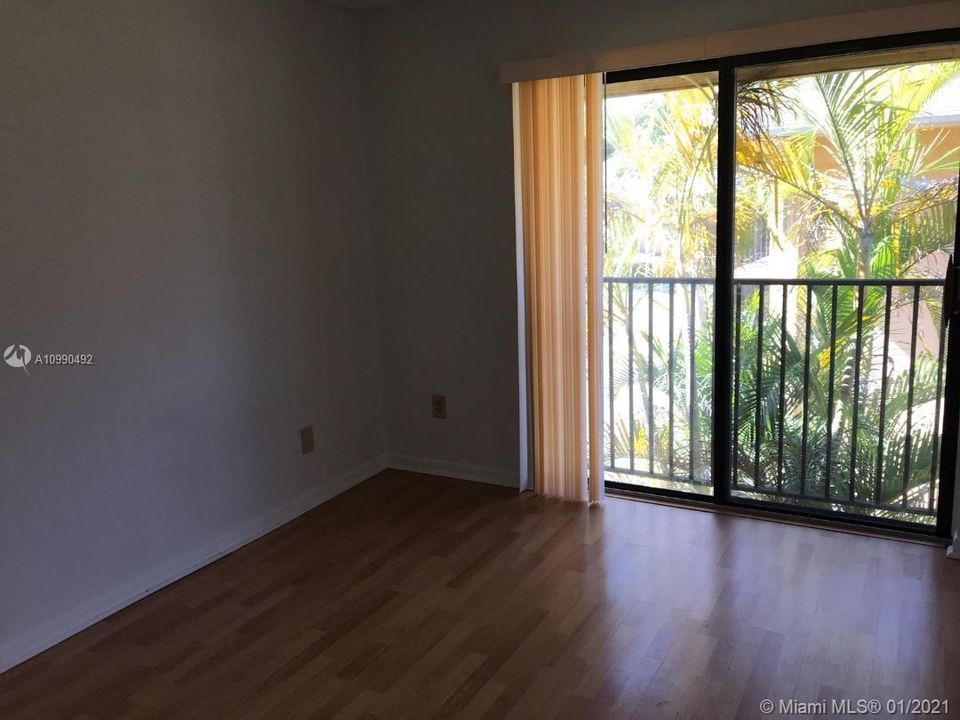 Recently Sold: $129,000 (2 beds, 2 baths, 875 Square Feet)