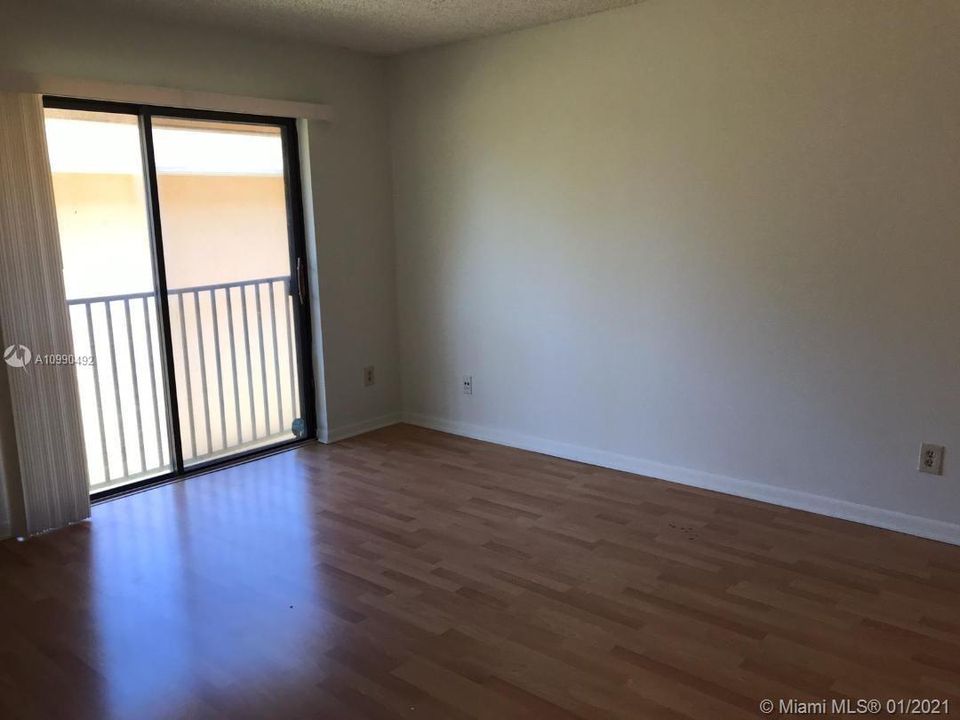 Recently Sold: $129,000 (2 beds, 2 baths, 875 Square Feet)