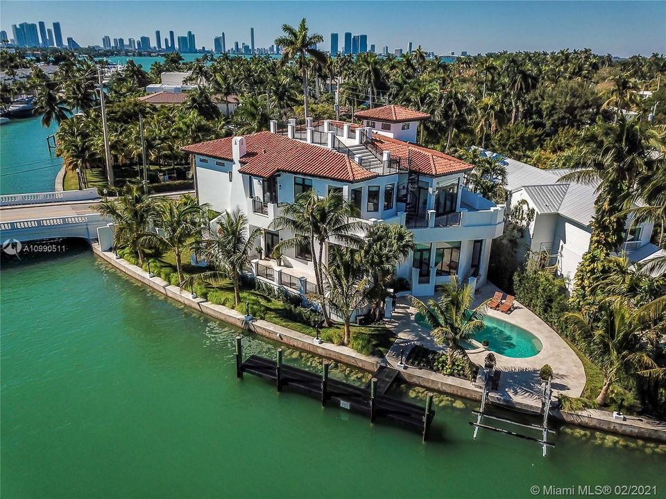 Recently Sold: $10,980,000 (8 beds, 8 baths, 8261 Square Feet)