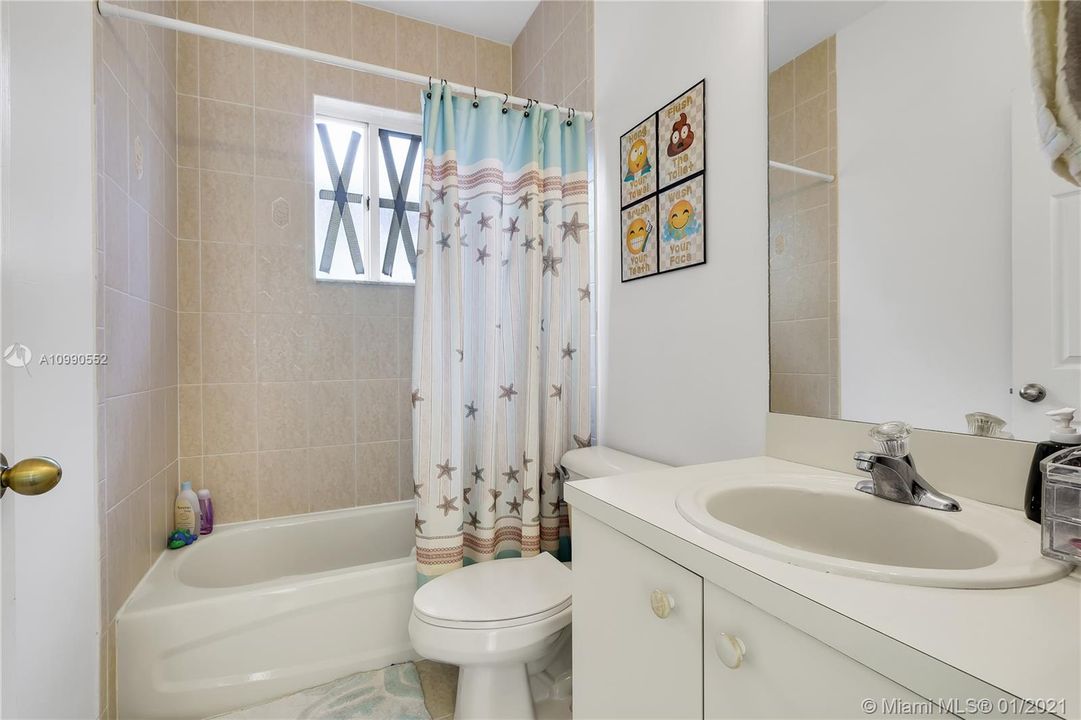 最近售出: $250,000 (3 贝兹, 2 浴室, 1507 平方英尺)