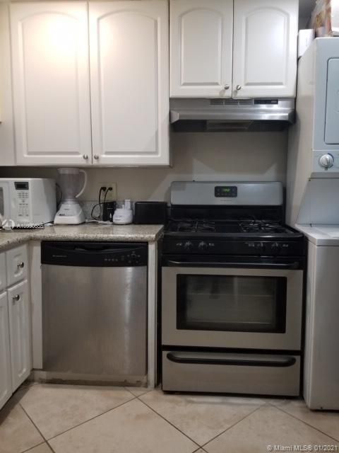 Recently Rented: $1,600 (2 beds, 1 baths, 890 Square Feet)