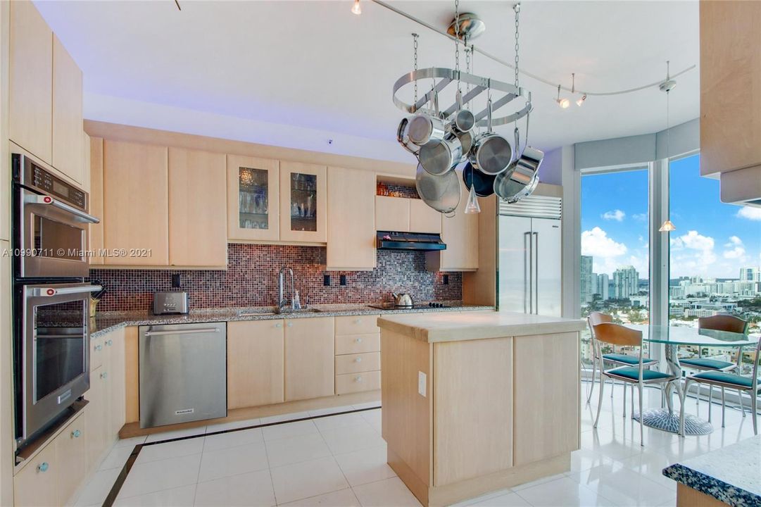Recently Sold: $2,398,000 (2 beds, 2 baths, 2040 Square Feet)