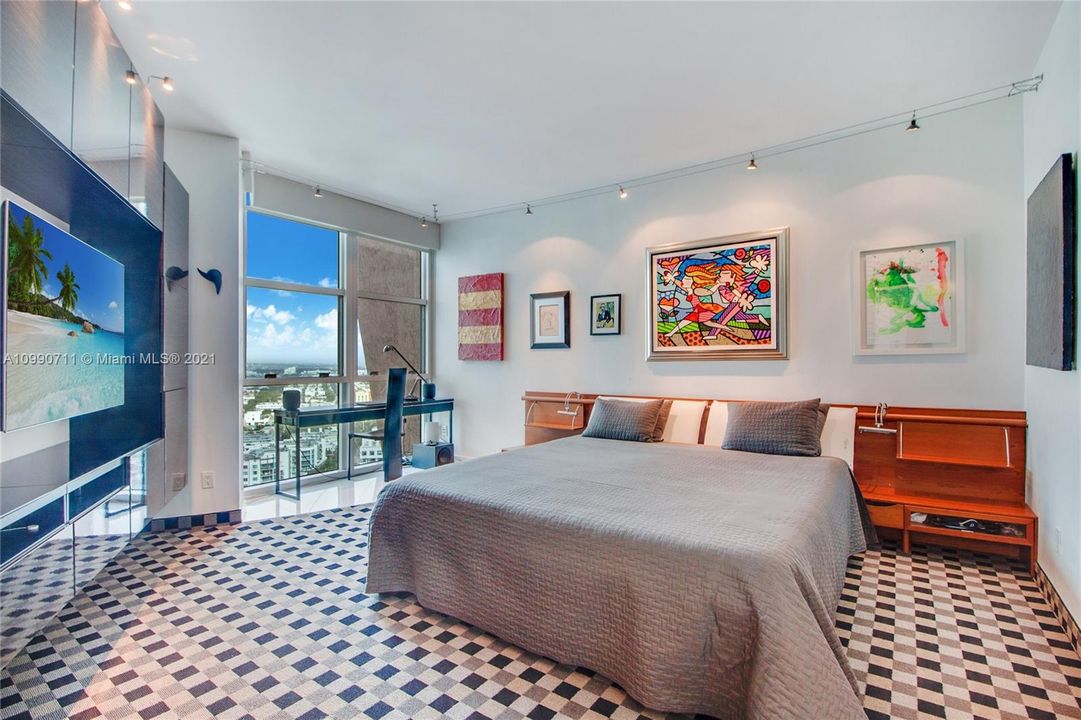 Recently Sold: $2,398,000 (2 beds, 2 baths, 2040 Square Feet)