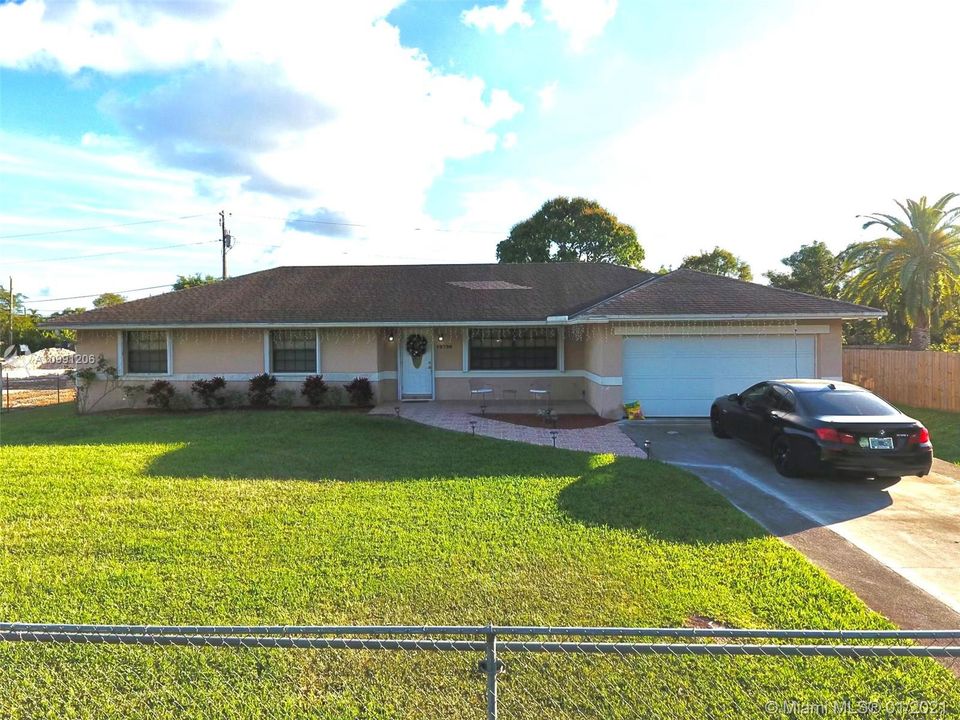 Recientemente alquilado: $2,700 (3 camas, 2 baños, 1872 Pies cuadrados)