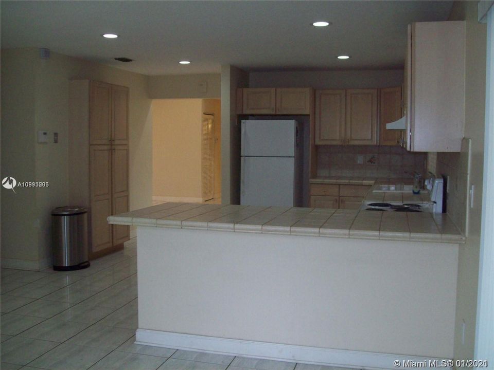 Recientemente alquilado: $2,700 (3 camas, 2 baños, 1872 Pies cuadrados)