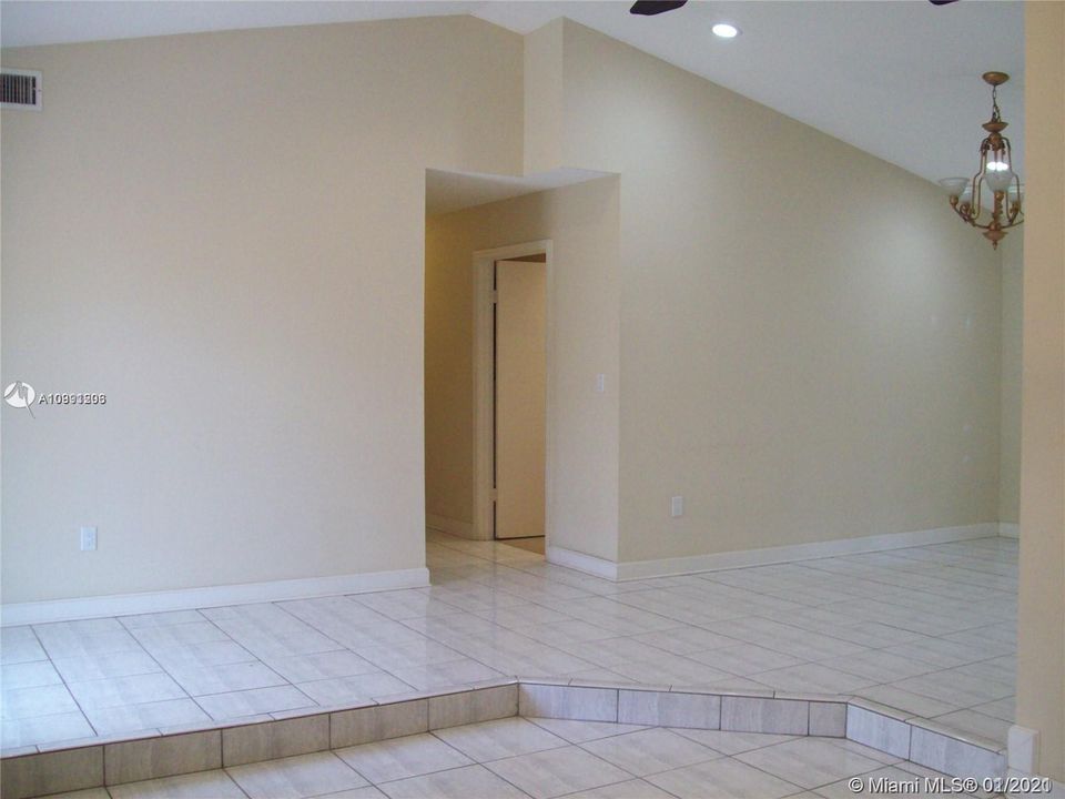 Recientemente alquilado: $2,700 (3 camas, 2 baños, 1872 Pies cuadrados)