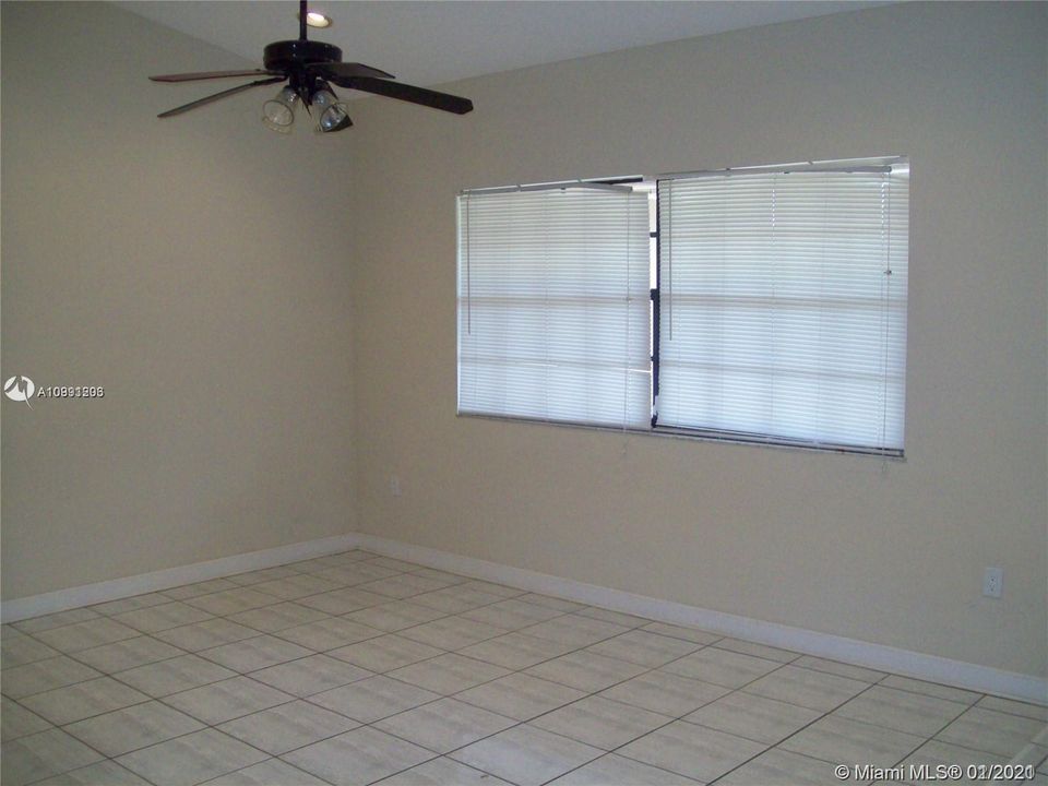 Recientemente alquilado: $2,700 (3 camas, 2 baños, 1872 Pies cuadrados)