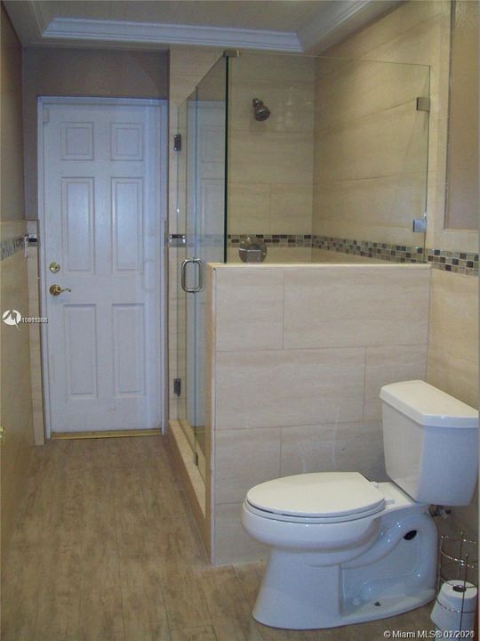 Hallway bathroom with door to back patio