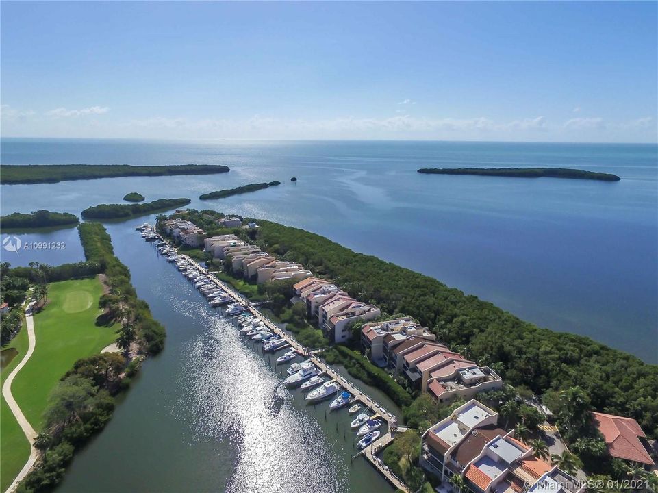 Vendido Recientemente: $869,000 (3 camas, 3 baños, 2826 Pies cuadrados)