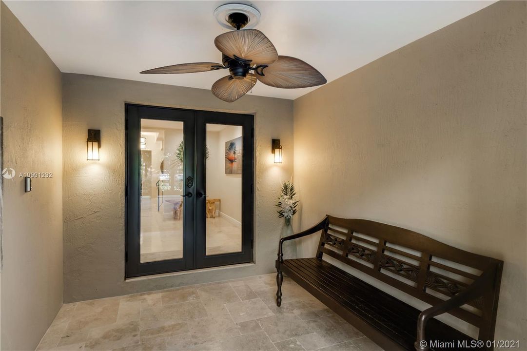 Vendido Recientemente: $869,000 (3 camas, 3 baños, 2826 Pies cuadrados)