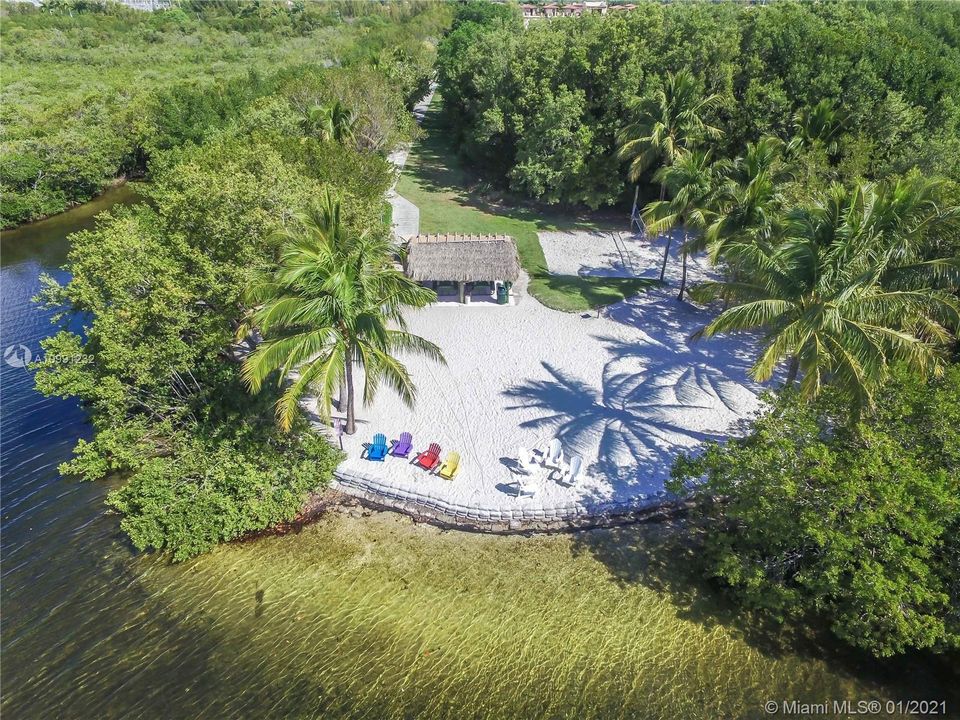 Vendido Recientemente: $869,000 (3 camas, 3 baños, 2826 Pies cuadrados)