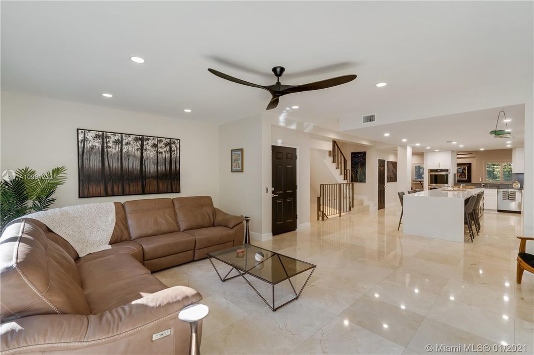 Vendido Recientemente: $869,000 (3 camas, 3 baños, 2826 Pies cuadrados)