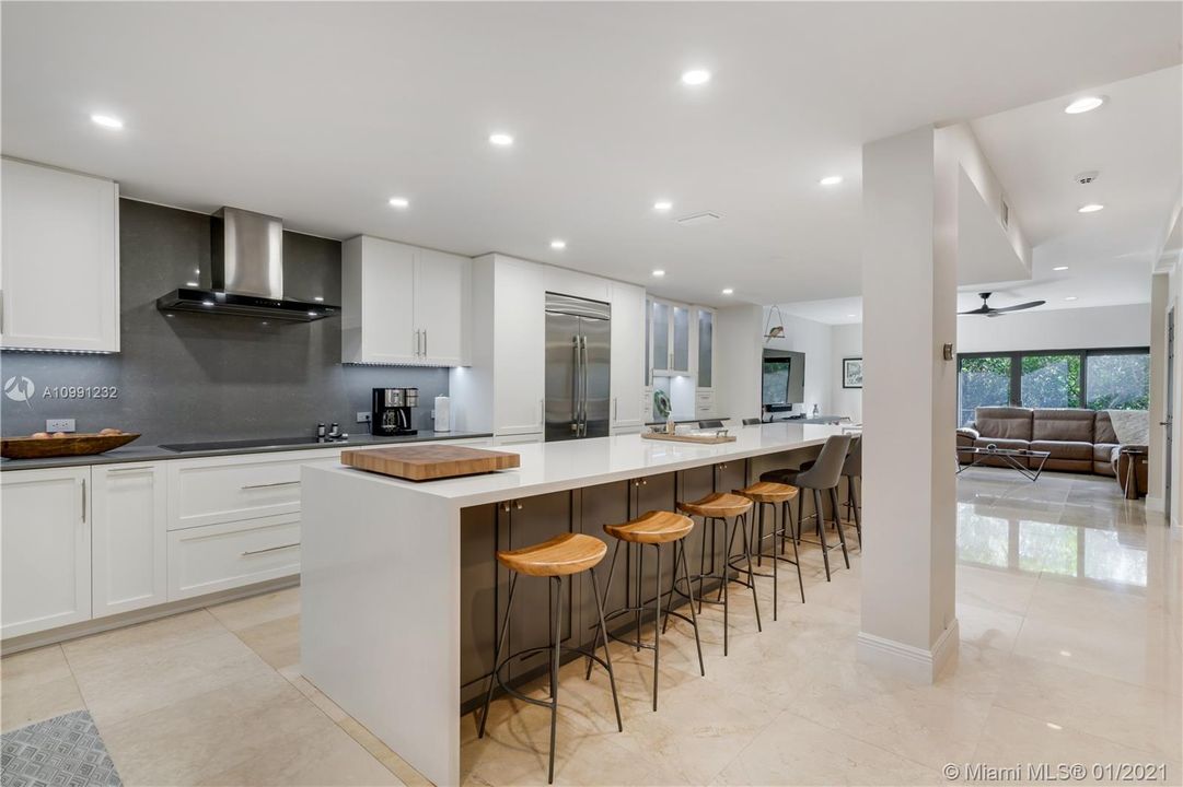 Vendido Recientemente: $869,000 (3 camas, 3 baños, 2826 Pies cuadrados)