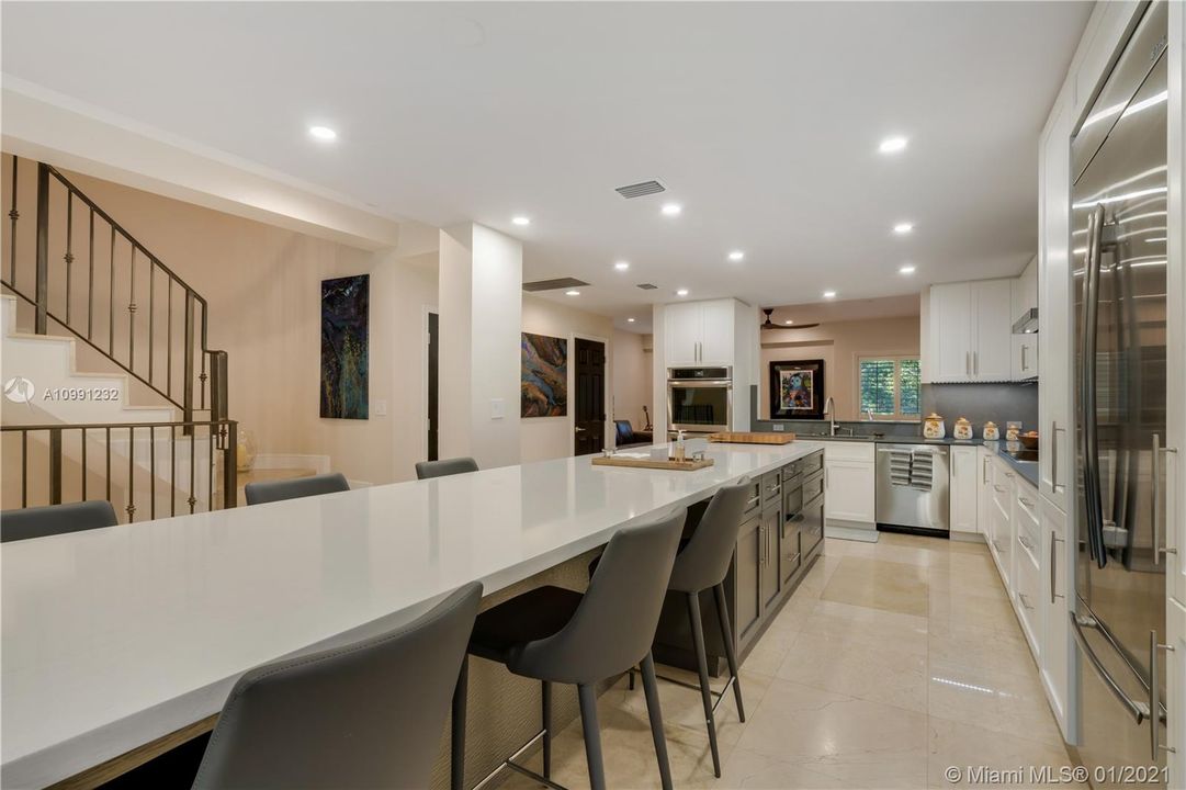 Vendido Recientemente: $869,000 (3 camas, 3 baños, 2826 Pies cuadrados)