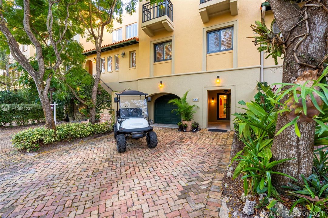 Vendido Recientemente: $869,000 (3 camas, 3 baños, 2826 Pies cuadrados)