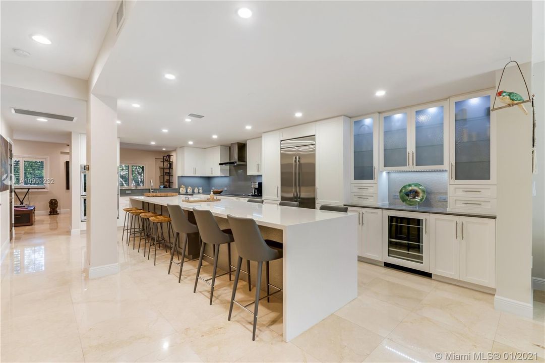 Vendido Recientemente: $869,000 (3 camas, 3 baños, 2826 Pies cuadrados)