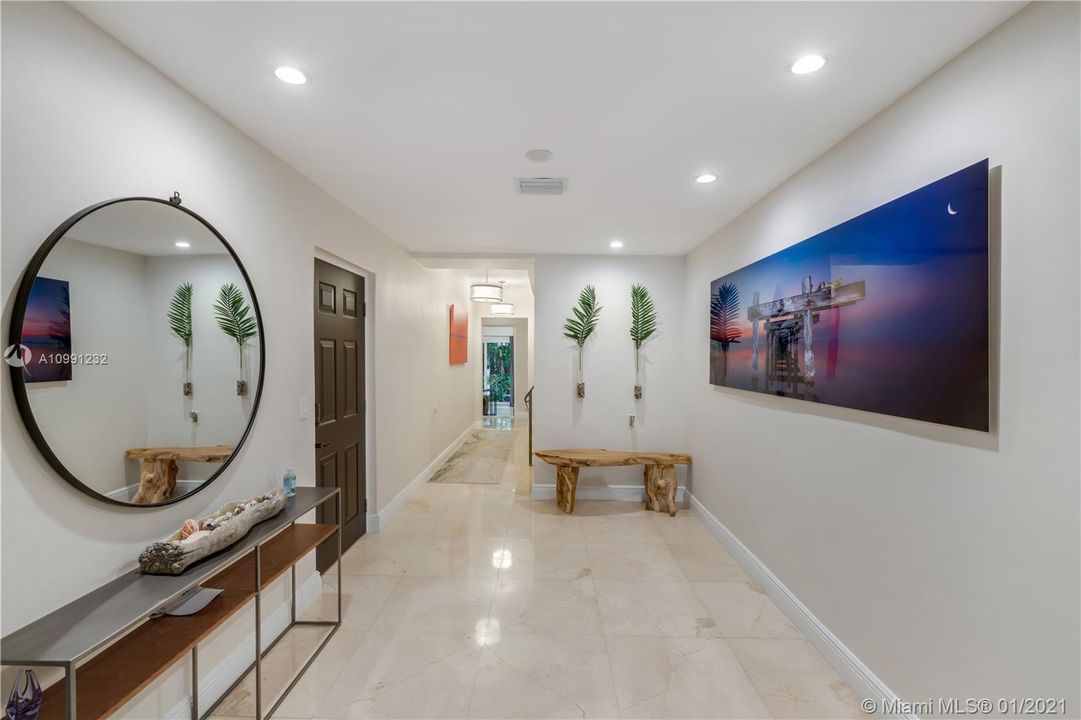 Vendido Recientemente: $869,000 (3 camas, 3 baños, 2826 Pies cuadrados)