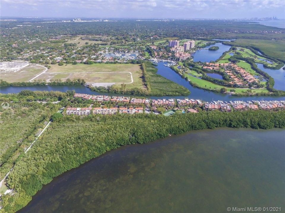 Vendido Recientemente: $869,000 (3 camas, 3 baños, 2826 Pies cuadrados)