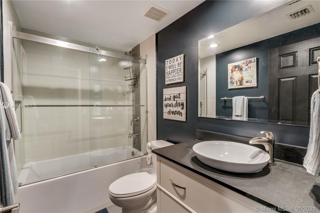 Vendido Recientemente: $869,000 (3 camas, 3 baños, 2826 Pies cuadrados)