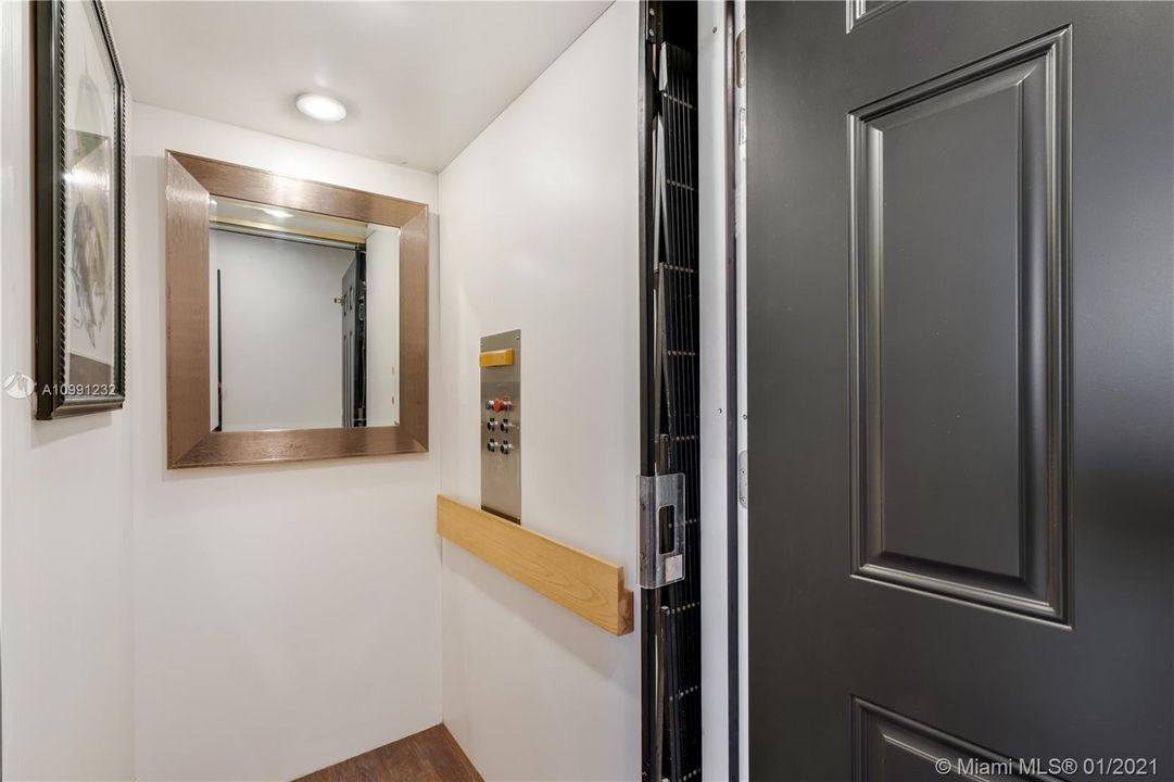 Vendido Recientemente: $869,000 (3 camas, 3 baños, 2826 Pies cuadrados)