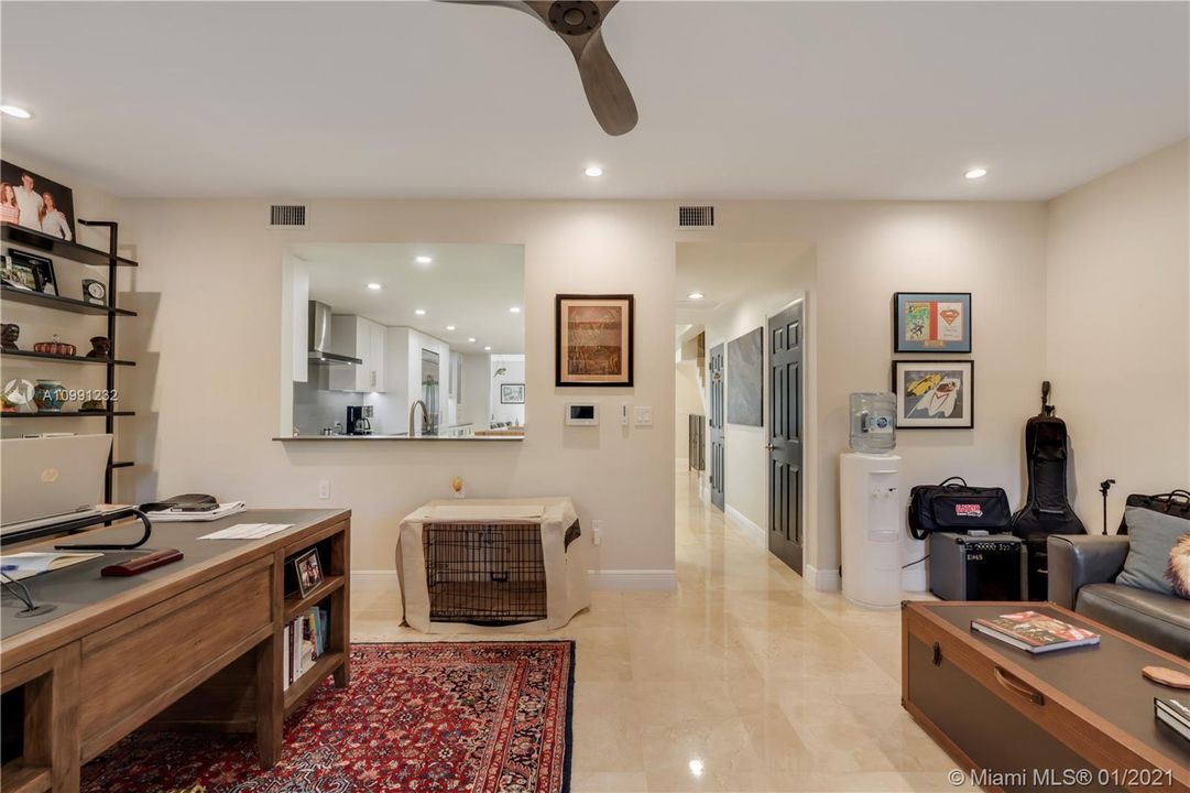 Vendido Recientemente: $869,000 (3 camas, 3 baños, 2826 Pies cuadrados)