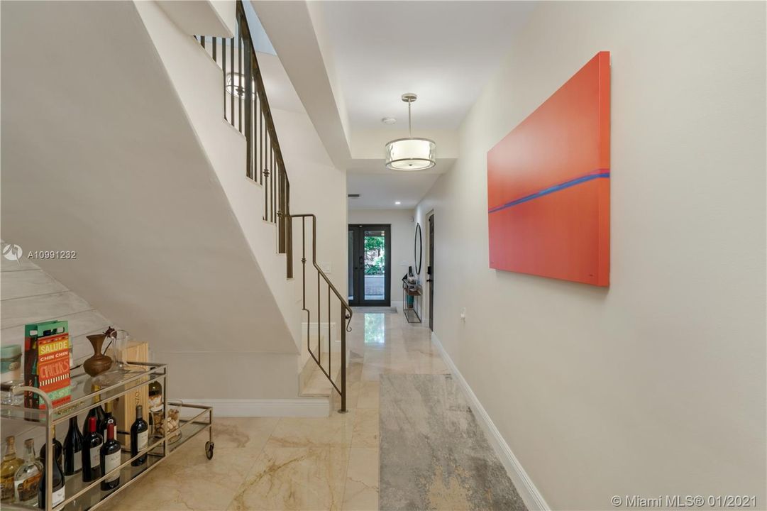 Vendido Recientemente: $869,000 (3 camas, 3 baños, 2826 Pies cuadrados)