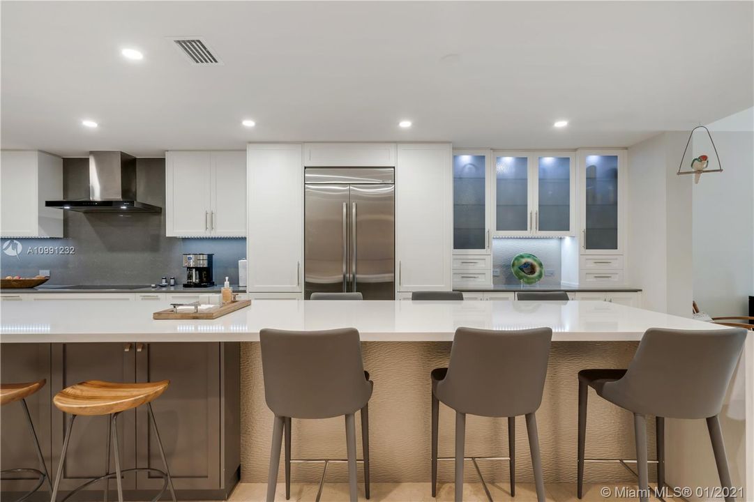 Vendido Recientemente: $869,000 (3 camas, 3 baños, 2826 Pies cuadrados)