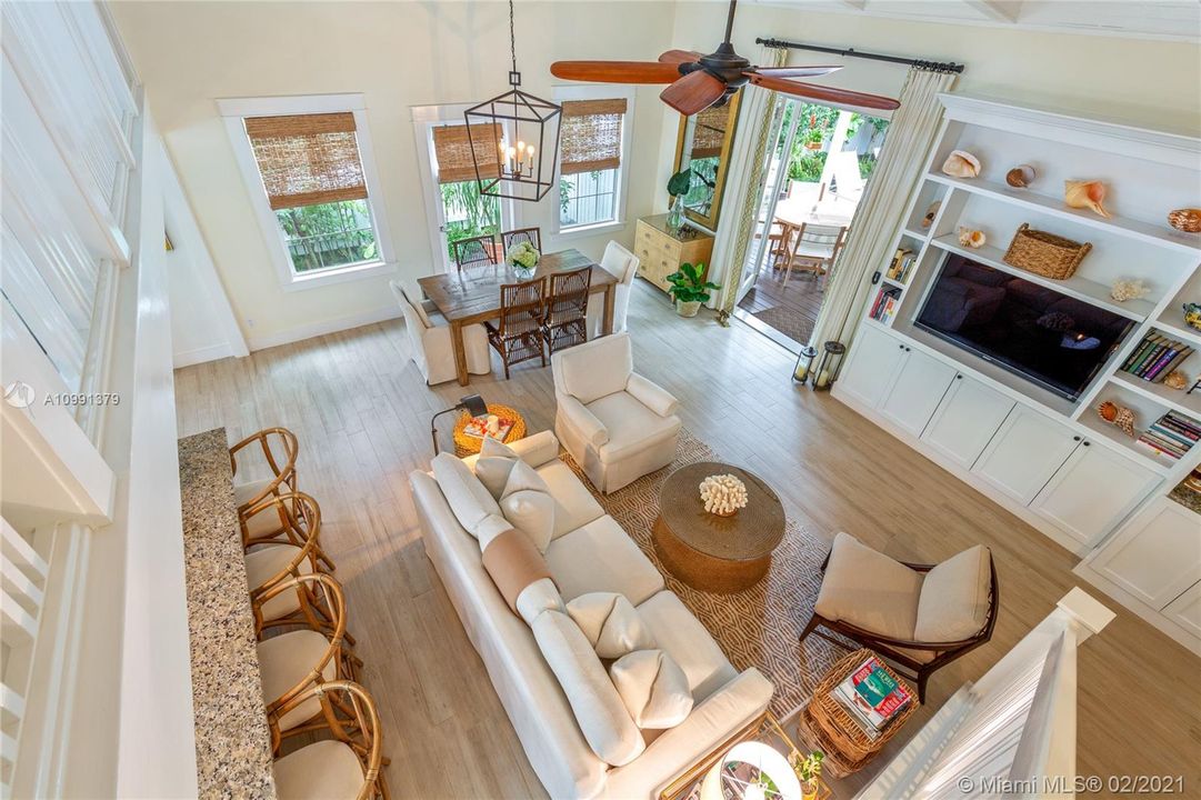 Recently Sold: $1,950,000 (2 beds, 2 baths, 1648 Square Feet)