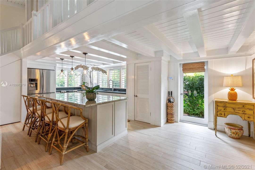 Recently Sold: $1,950,000 (2 beds, 2 baths, 1648 Square Feet)