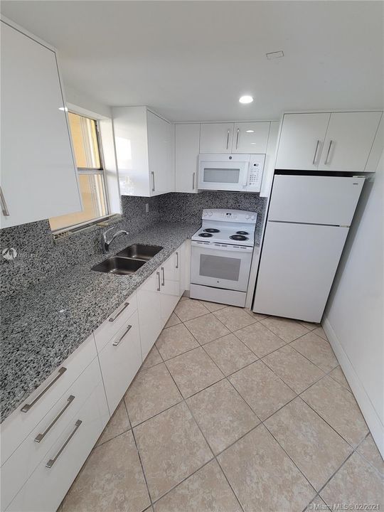 Recently Rented: $1,700 (2 beds, 2 baths, 1415 Square Feet)