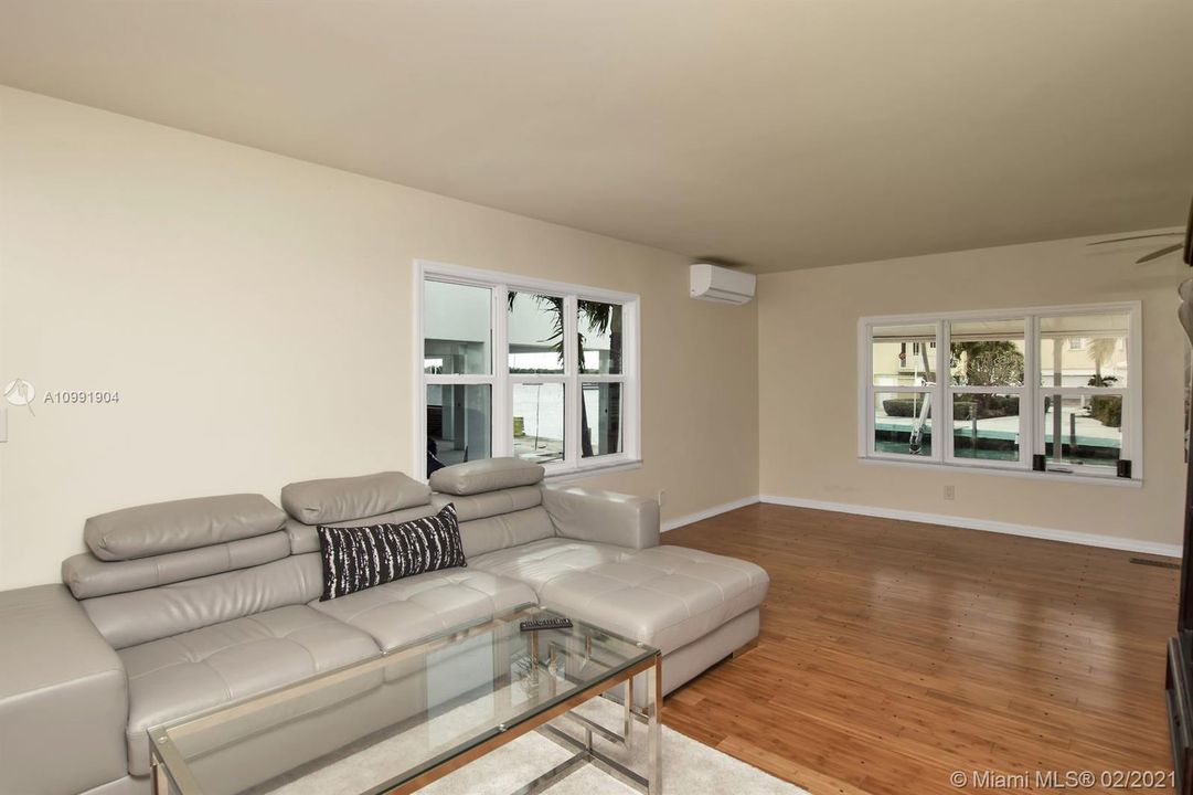 Recently Sold: $475,000 (2 beds, 2 baths, 1152 Square Feet)