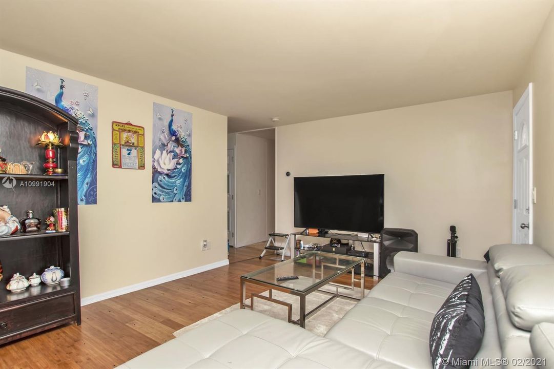 Recently Sold: $475,000 (2 beds, 2 baths, 1152 Square Feet)