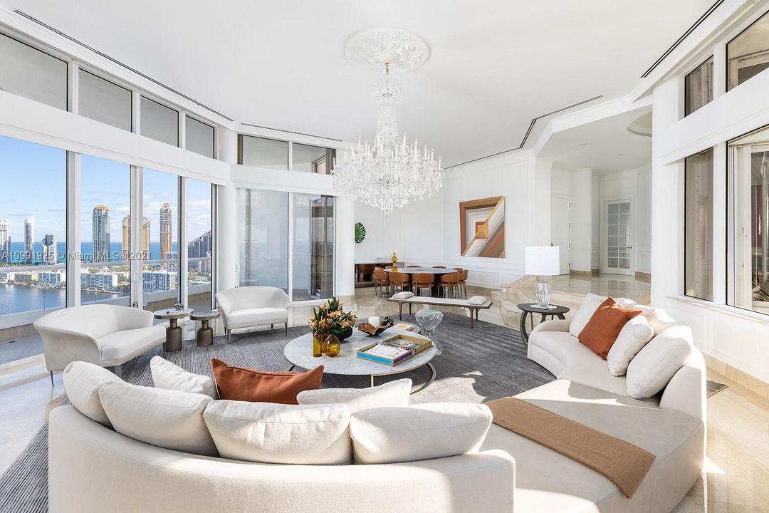 Recently Sold: $5,500,000 (4 beds, 5 baths, 5880 Square Feet)