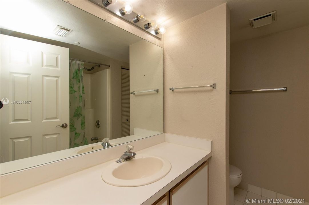 最近售出: $448,500 (2 贝兹, 2 浴室, 772 平方英尺)
