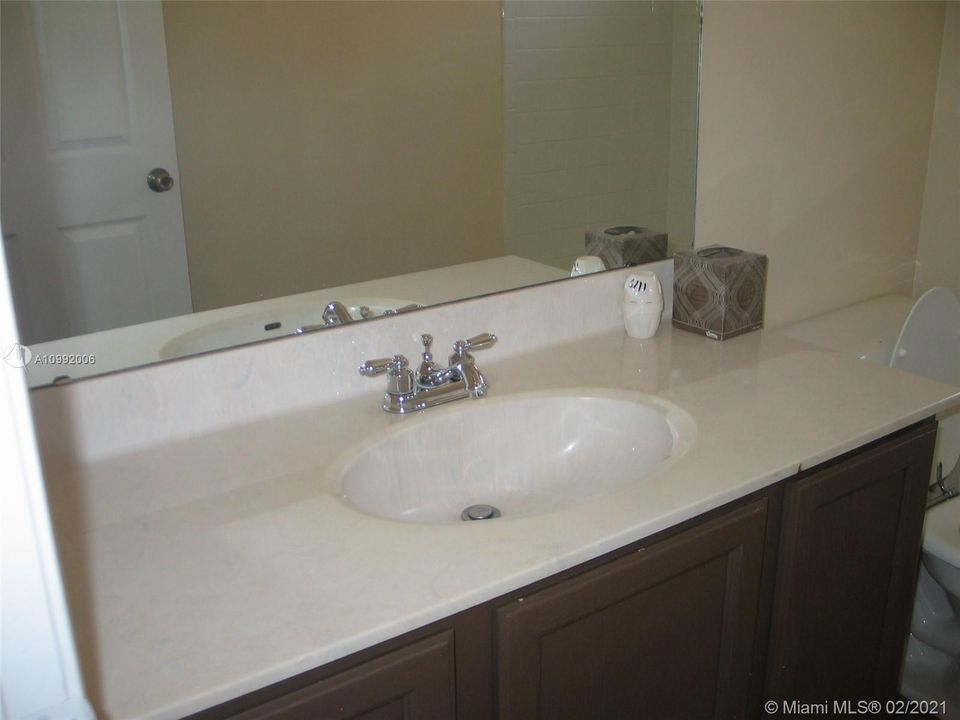 Recently Rented: $2,900 (3 beds, 2 baths, 1462 Square Feet)