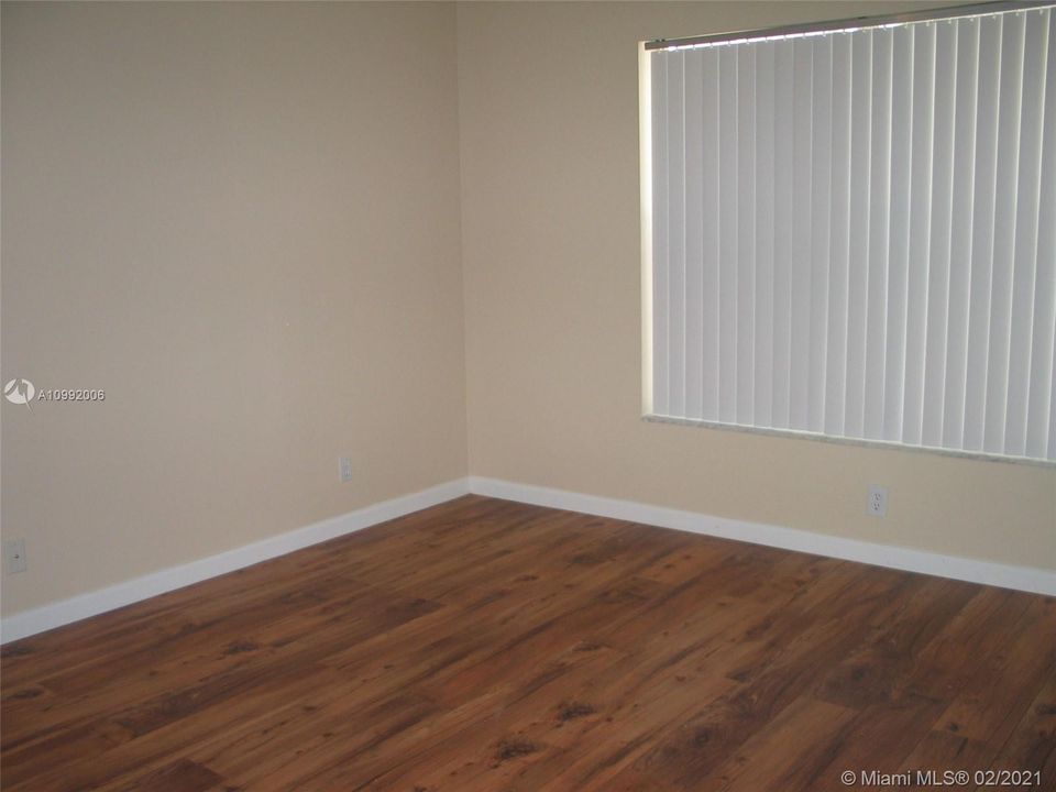 Recently Rented: $2,900 (3 beds, 2 baths, 1462 Square Feet)