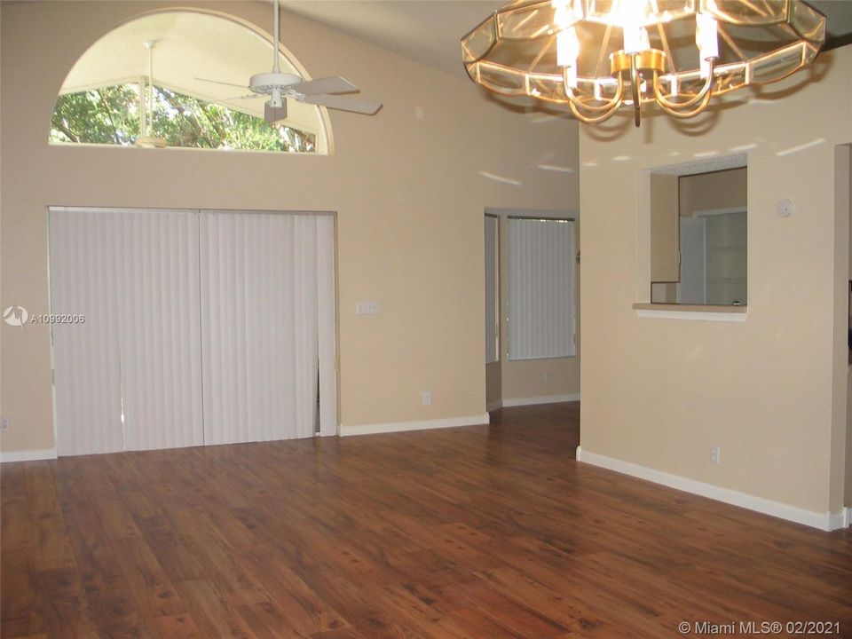 Recently Rented: $2,900 (3 beds, 2 baths, 1462 Square Feet)