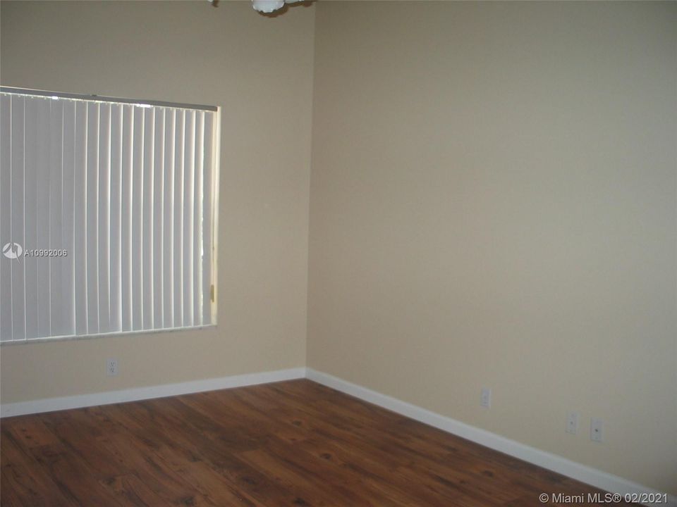 Recently Rented: $2,900 (3 beds, 2 baths, 1462 Square Feet)