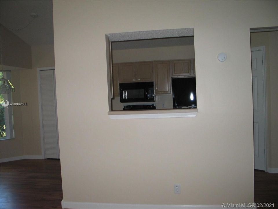 Recently Rented: $2,900 (3 beds, 2 baths, 1462 Square Feet)