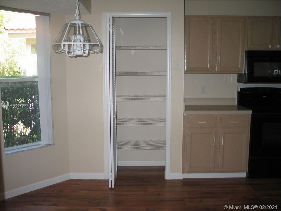 Recently Rented: $2,900 (3 beds, 2 baths, 1462 Square Feet)
