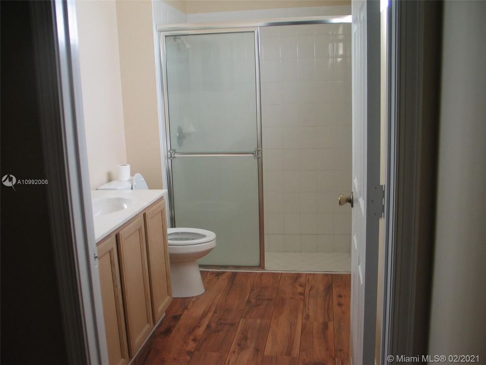Recently Rented: $2,900 (3 beds, 2 baths, 1462 Square Feet)