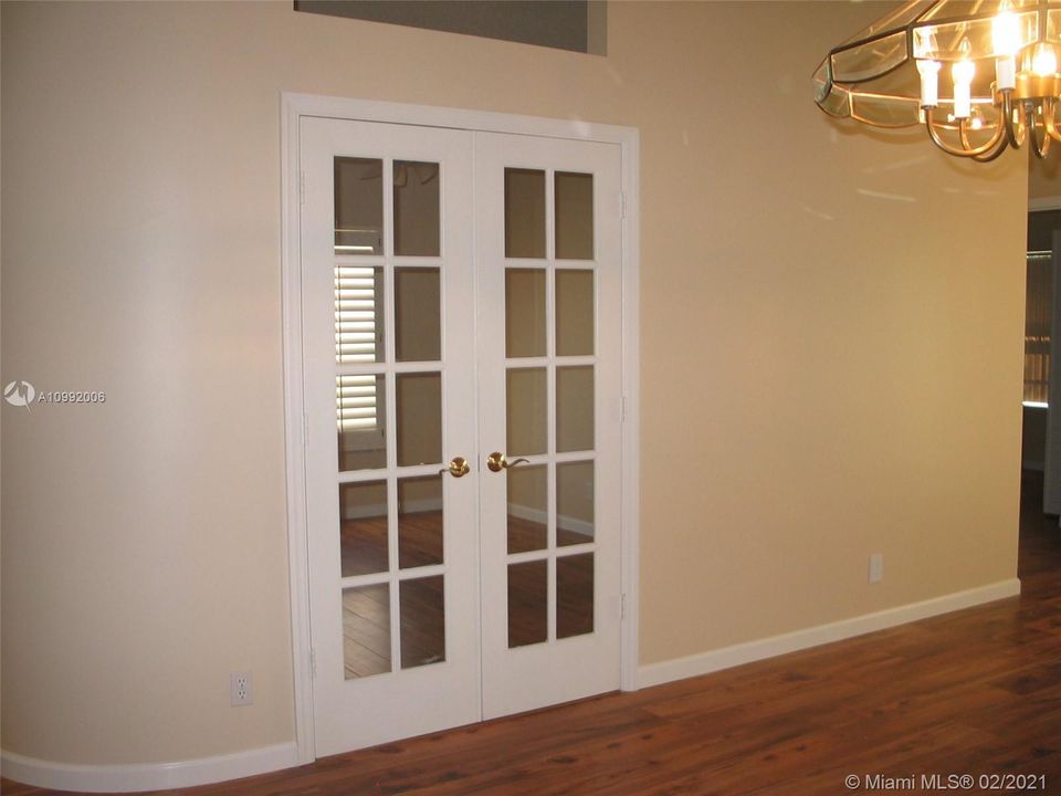 Recently Rented: $2,900 (3 beds, 2 baths, 1462 Square Feet)