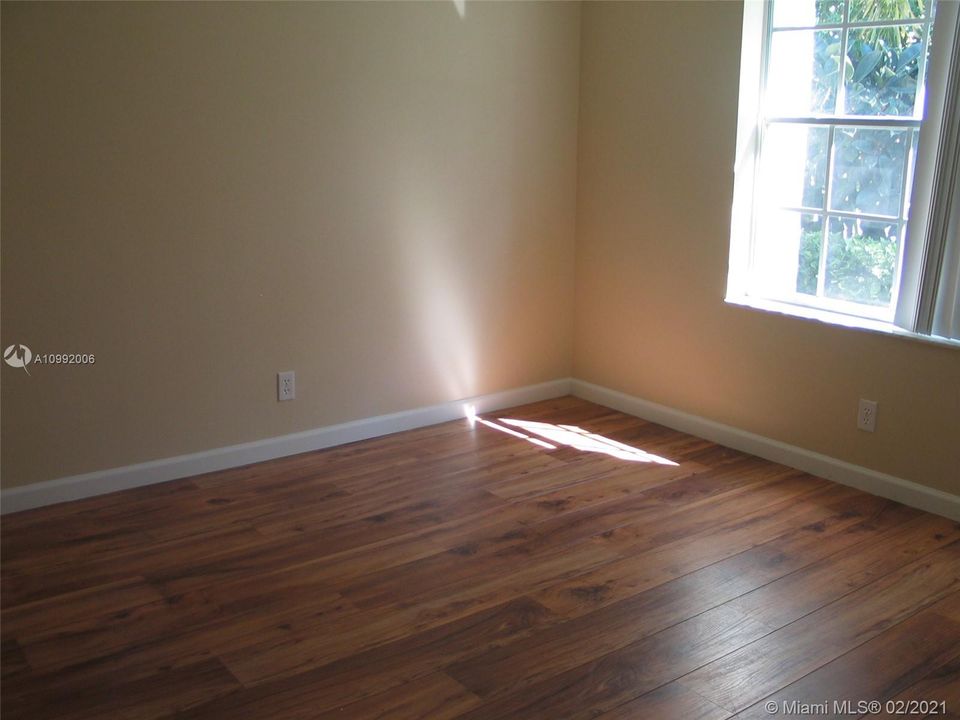 Recently Rented: $2,900 (3 beds, 2 baths, 1462 Square Feet)