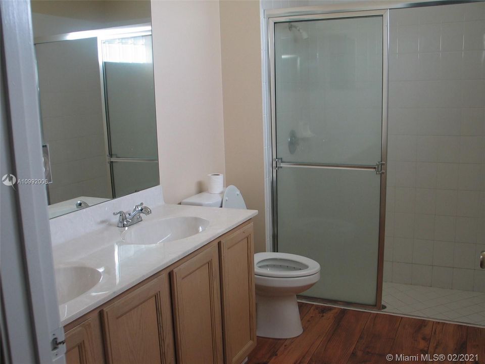 Recently Rented: $2,900 (3 beds, 2 baths, 1462 Square Feet)