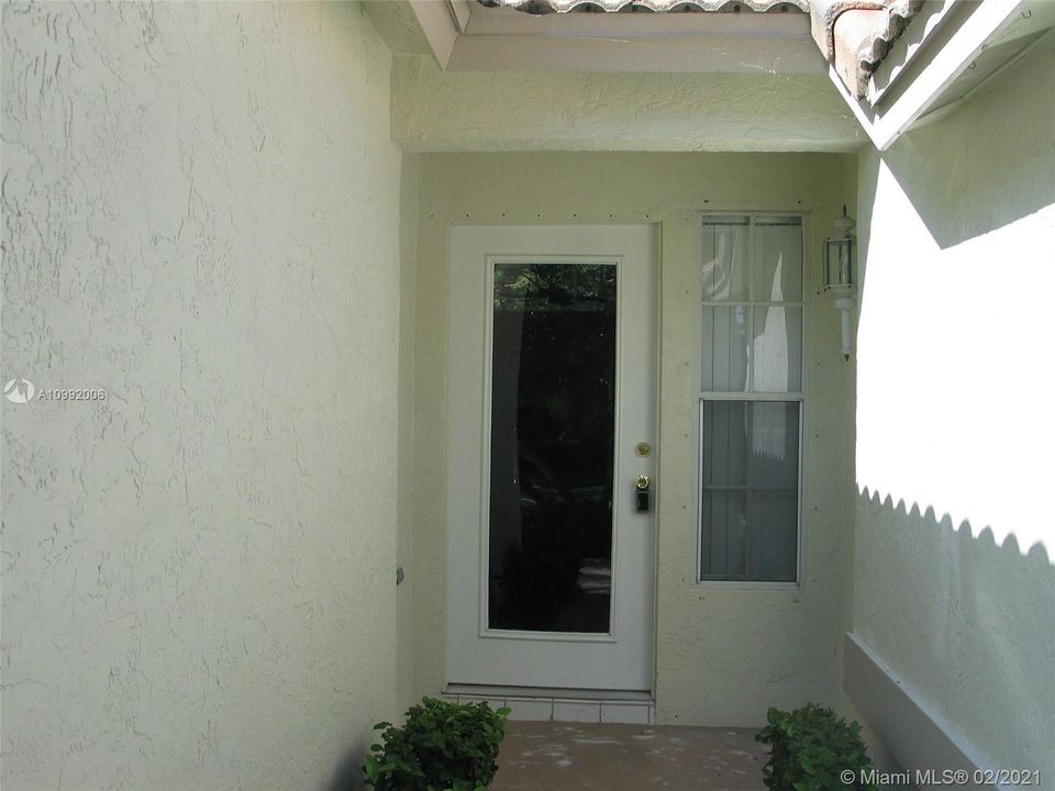 Recently Rented: $2,900 (3 beds, 2 baths, 1462 Square Feet)