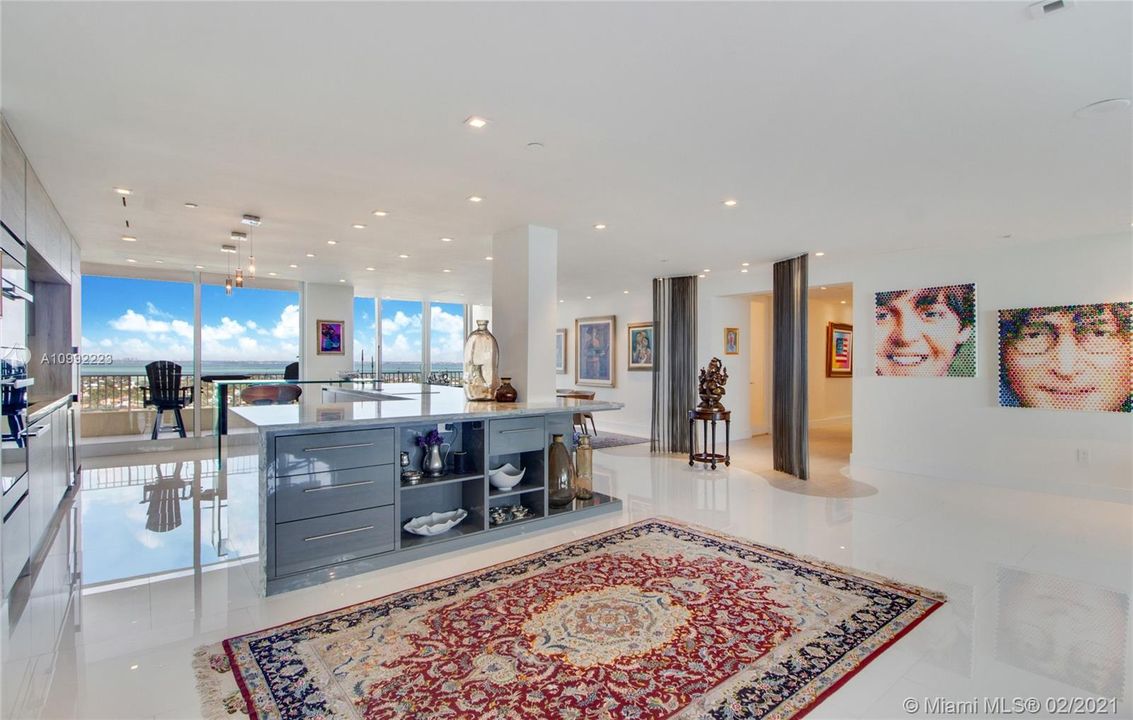 Recently Sold: $6,690,000 (4 beds, 6 baths, 5110 Square Feet)