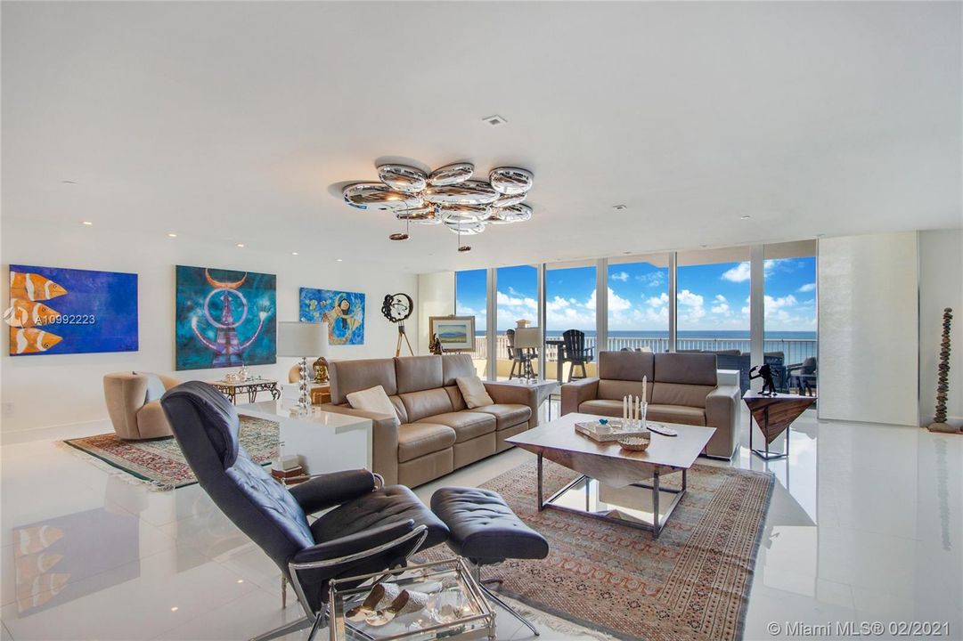 Recently Sold: $6,690,000 (4 beds, 6 baths, 5110 Square Feet)