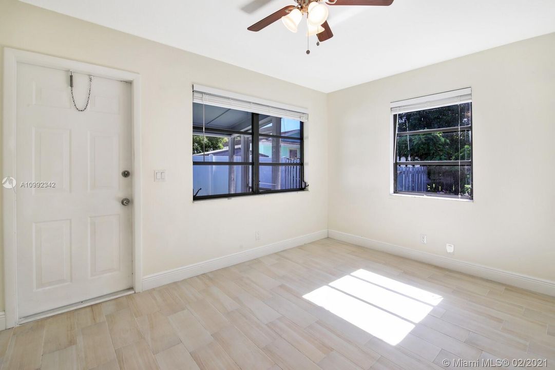 Guest Bedroom (Back of house)