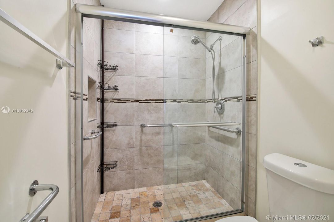 En-Suite Master Bathroom